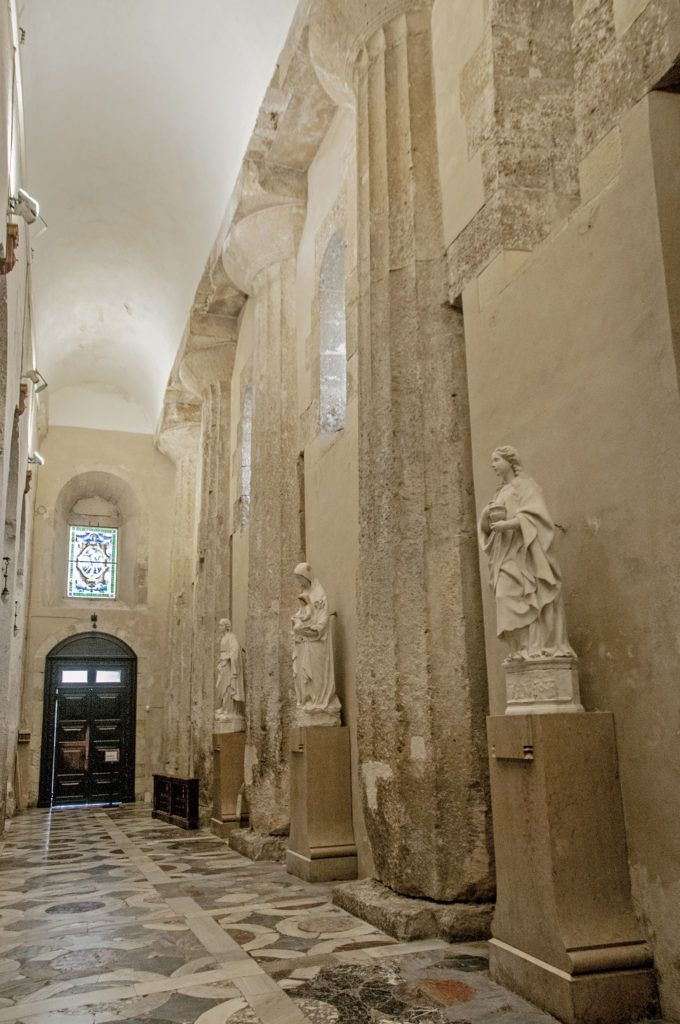 Colonne interne Cattedrale colonne greche