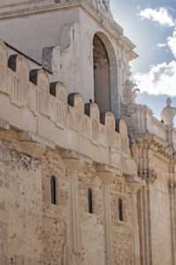 Veduta laterale Cattedrale colonne greche