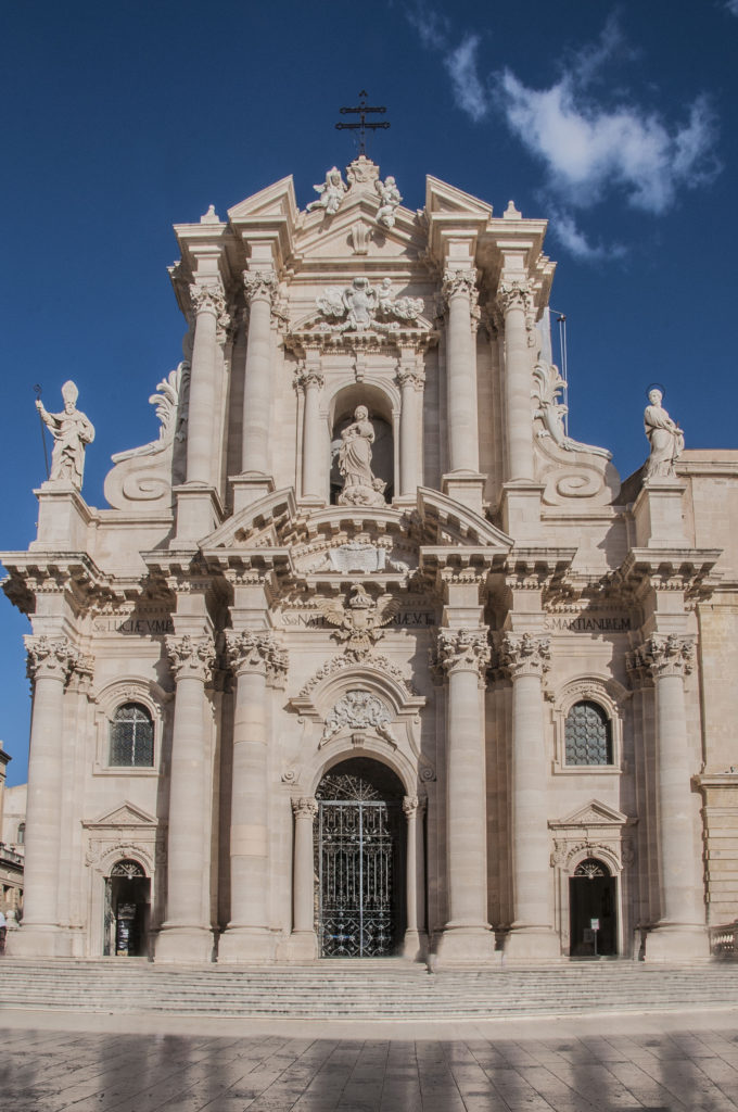 La facciata della cattedrale di Siracusa