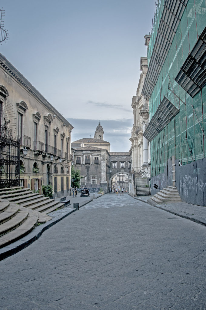 via dei crociferi arco di ingresso alla via