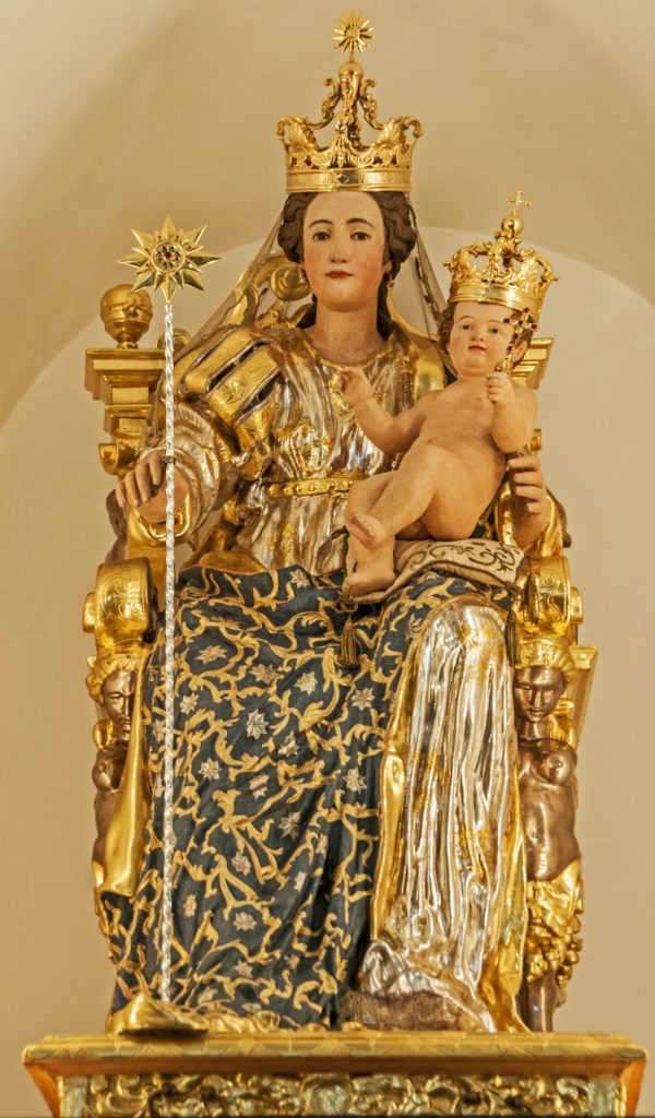 statua della Madonna