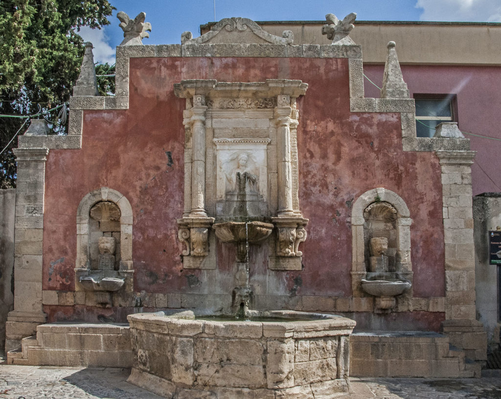 fontana zizza, frontale di insieme