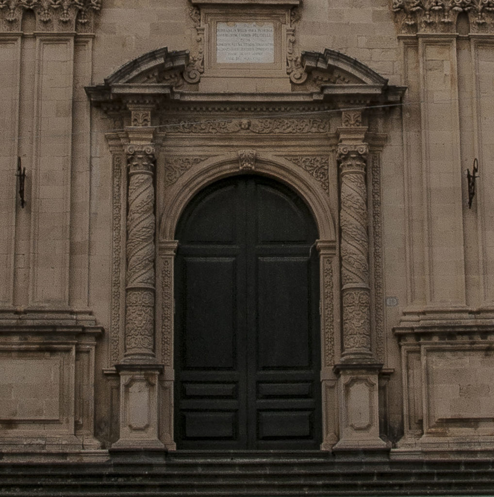portale con dettaglio colonne