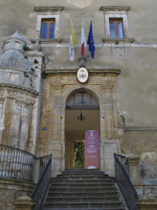 piazza portale d’ingresso al chiostro