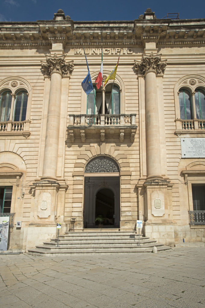 foto della chiesa dalla piazza