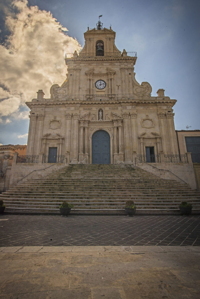 facciata da piazza del popolo al tramonto