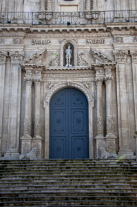 portale centrale tutto il complesso decorativo che ha intorno