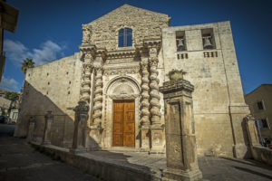 foto della chiesa dalla strada