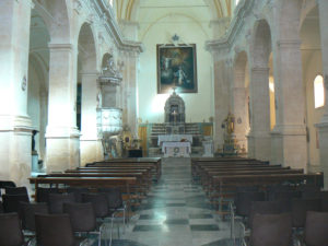 interno dall’ingresso all’altare