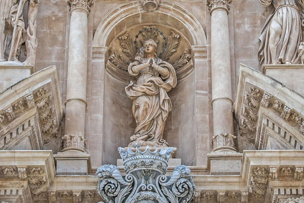 zoom statua dell’Immacolata