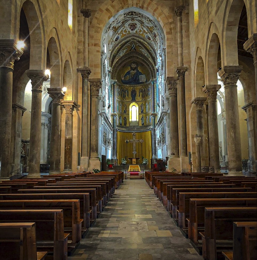 FLOORING OF THE CENTRAL AISLE